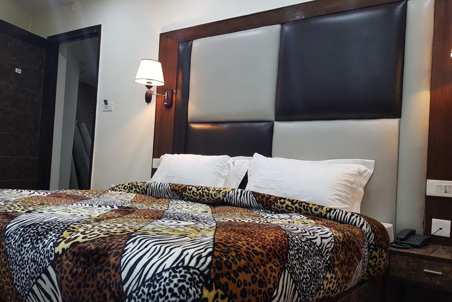 Hotel Kayanat Dalhousie Exterior photo